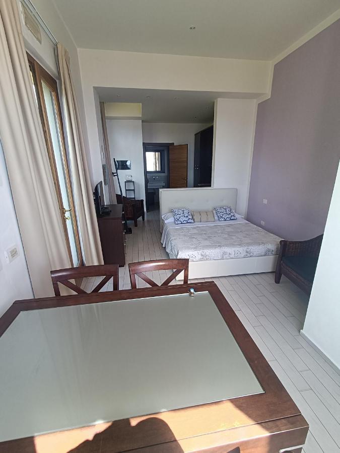 Cala Dei Mori Lejlighedshotel Livorno Eksteriør billede